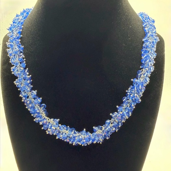 Stunning Italian handmade silver-plated necklace w/blue crystals New & Unused